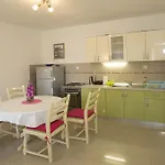 Pera *